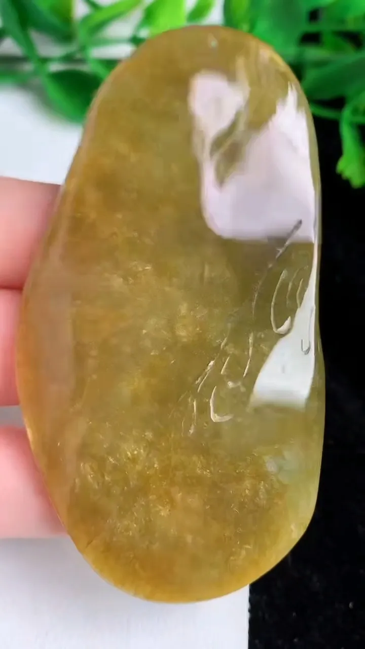 天然A货翡翠大势至观音吊坠，尺寸76.2-40.4-7.7，重量:.4.40g
6月21日
