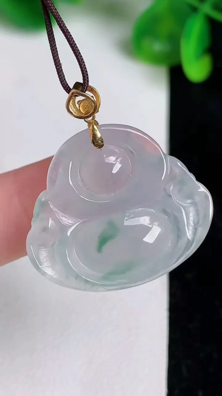 天然A货翡翠种飘花佛公吊坠，尺寸24.4-27.7-6.6，重量:6.54g
6月21日