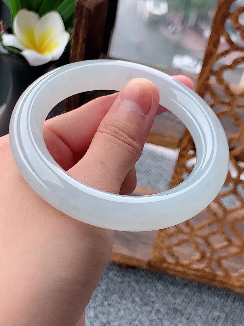 天然A货翡翠白月光胖圆条手镯56-57圈口尺寸56.6×11.3mm 重量77.66g 0620