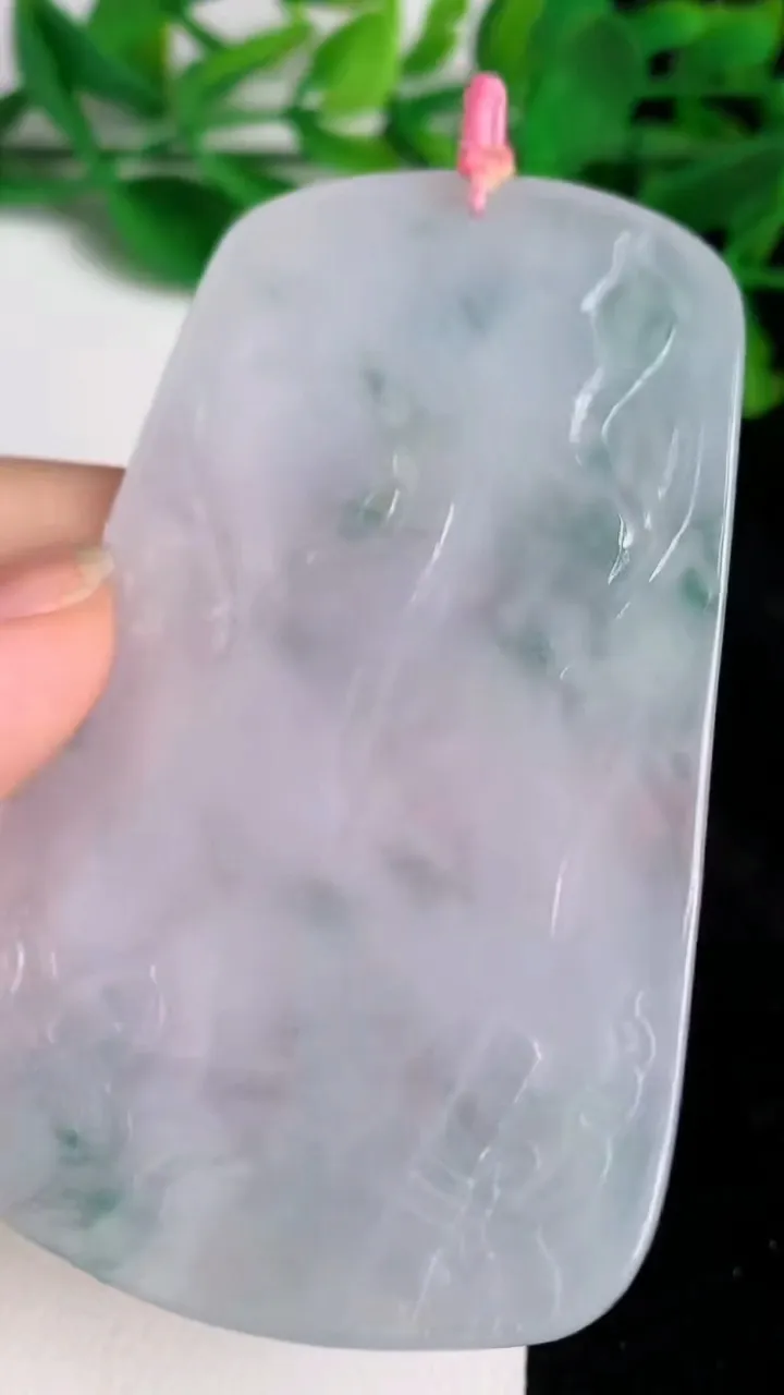 天然A货翡翠飘花大势至观音菩萨吊坠，尺寸73.7-45-5，重量:40.00g
6月21日