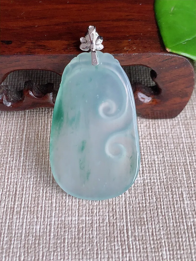天然A货翡翠18K金扣头飘花如意吊坠尺寸44×37×22.7×3.2m量7.00g 0621