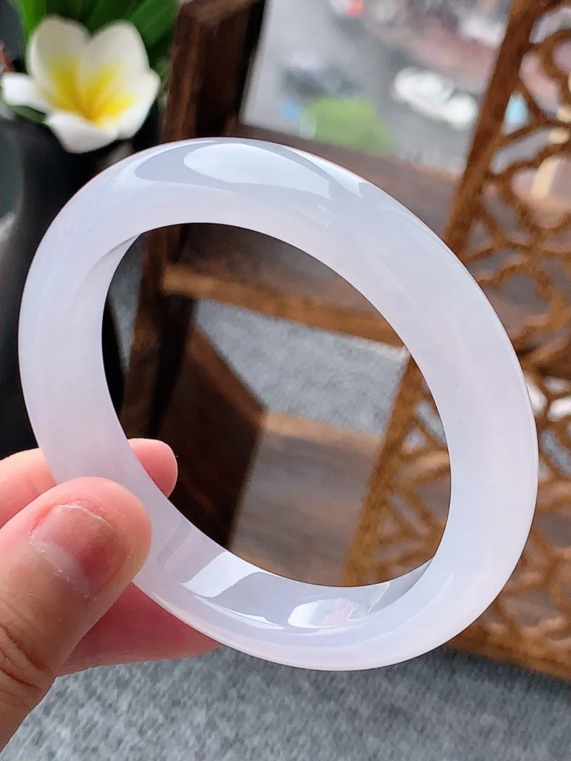 天然A货翡翠白月光正装正圈手镯55-56圈口尺寸55.5×11.3×8.3mm 重量55.46g 0620