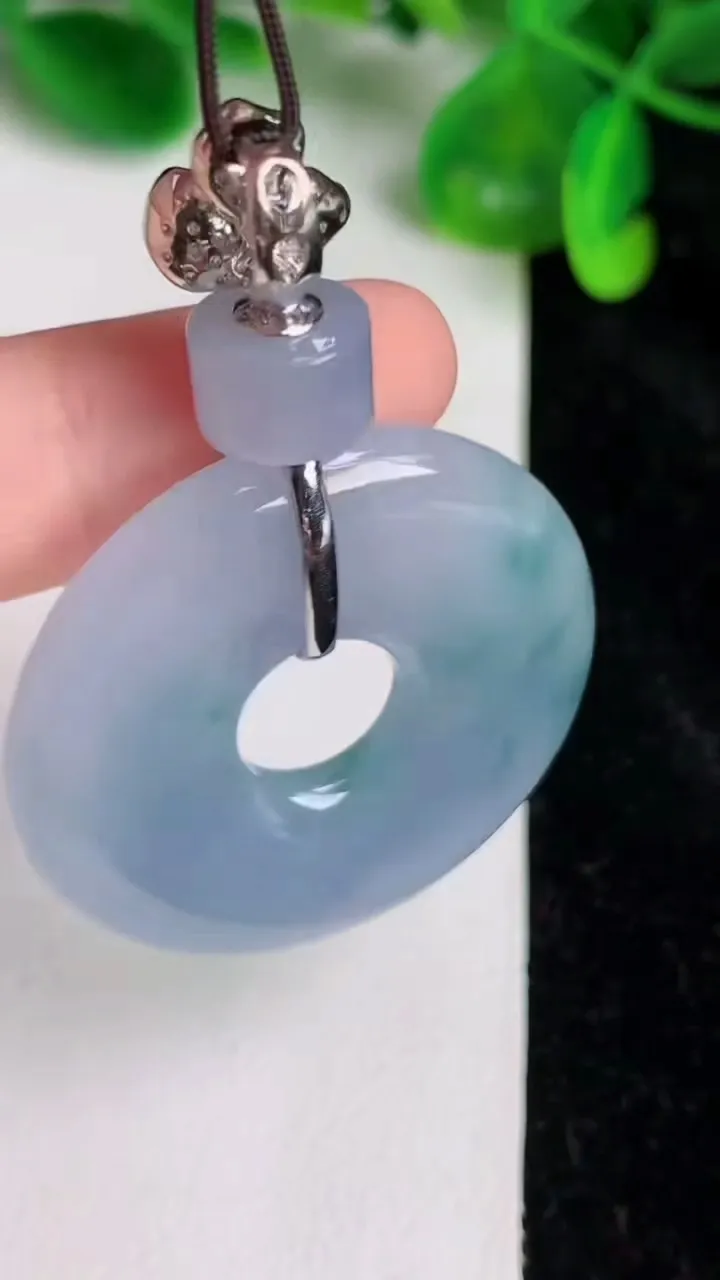 天然A货翡翠18k金紫罗兰飘花平安扣吊坠，尺寸34.5-5.2，重量:16.30g
6月21日