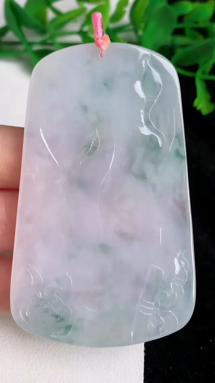 天然A货翡翠飘花大势至观音菩萨吊坠，尺寸73.7-45-5，重量:40.00g
6月21日