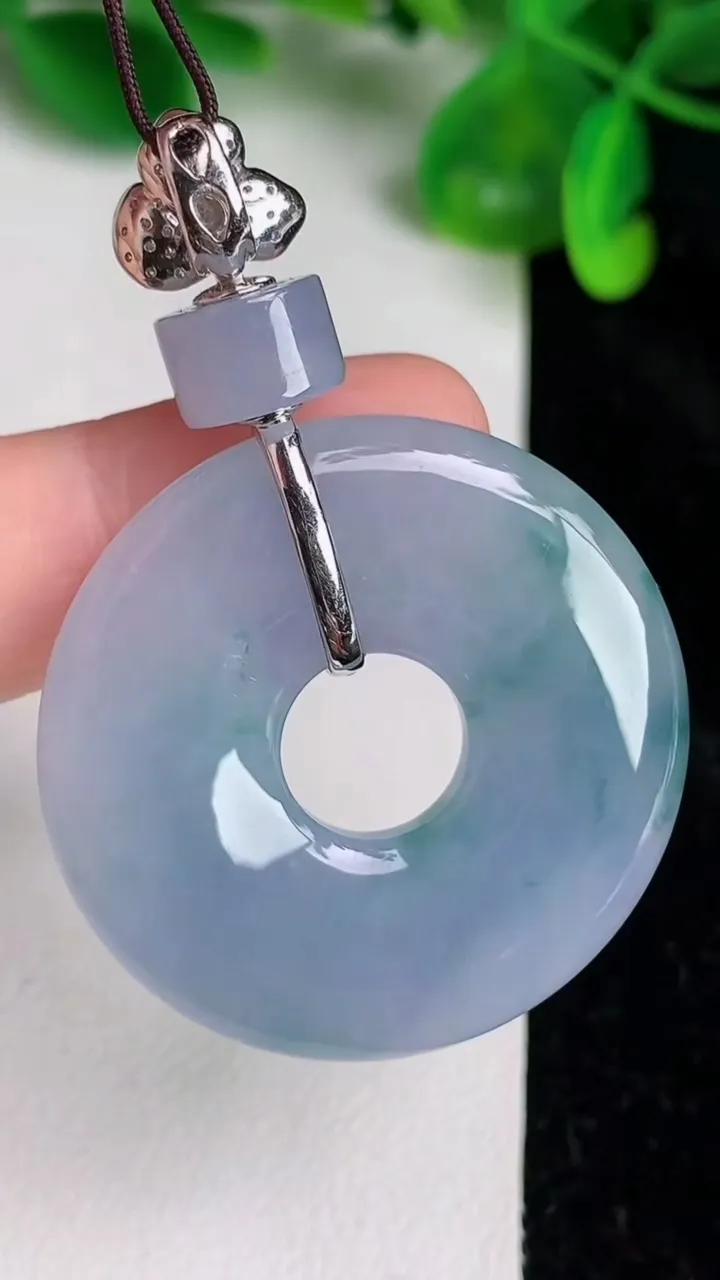 天然A货翡翠18k金紫罗兰飘花平安扣吊坠，尺寸34.5-5.2，重量:16.30g
6月21日
