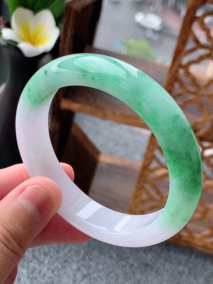 天然A货翡翠飘绿半山半水正装正圈手镯55-56圈口 基尺寸55×12.2×8mm 重量57.86g 