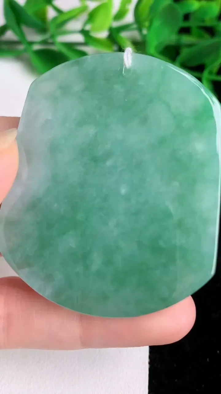 天然A货翡翠山水牌吊坠，尺寸53-44.4-10，重量:58.19g
6月21日