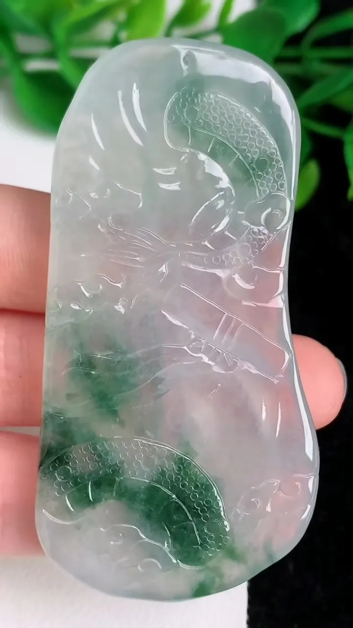 天然A货翡翠种飘花大势至菩萨吊坠，尺寸68.4-36-7，重量:37.13g
6月21日