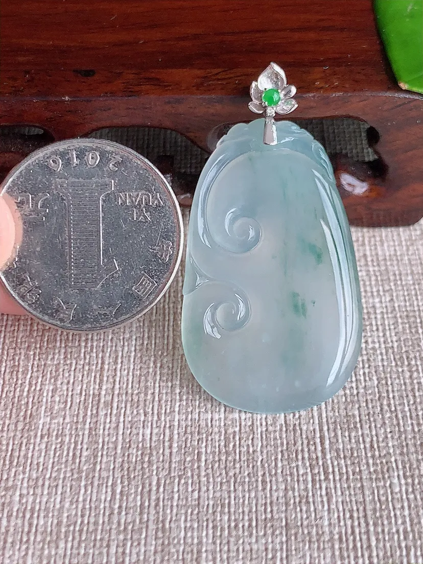 天然A货翡翠18K金扣头飘花如意吊坠尺寸44×37×22.7×3.2m量7.00g 0621