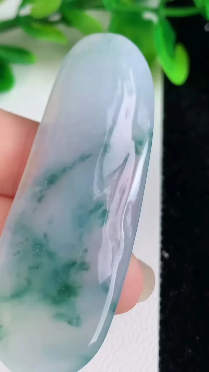 天然A货翡翠飘花观音菩萨吊坠，尺寸61.9-22.1-6，重:15.97g
6月21日