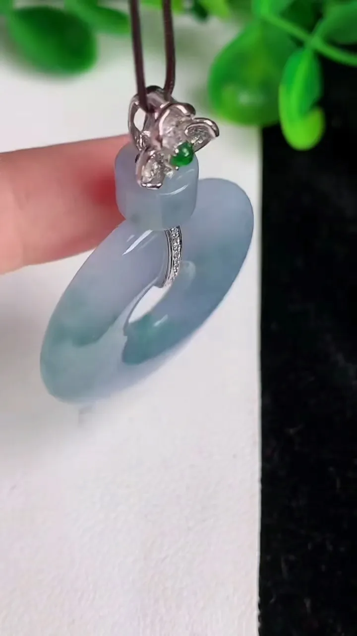 天然A货翡翠18k金紫罗兰飘花平安扣吊坠，尺寸34.5-5.2，重量:16.30g
6月21日