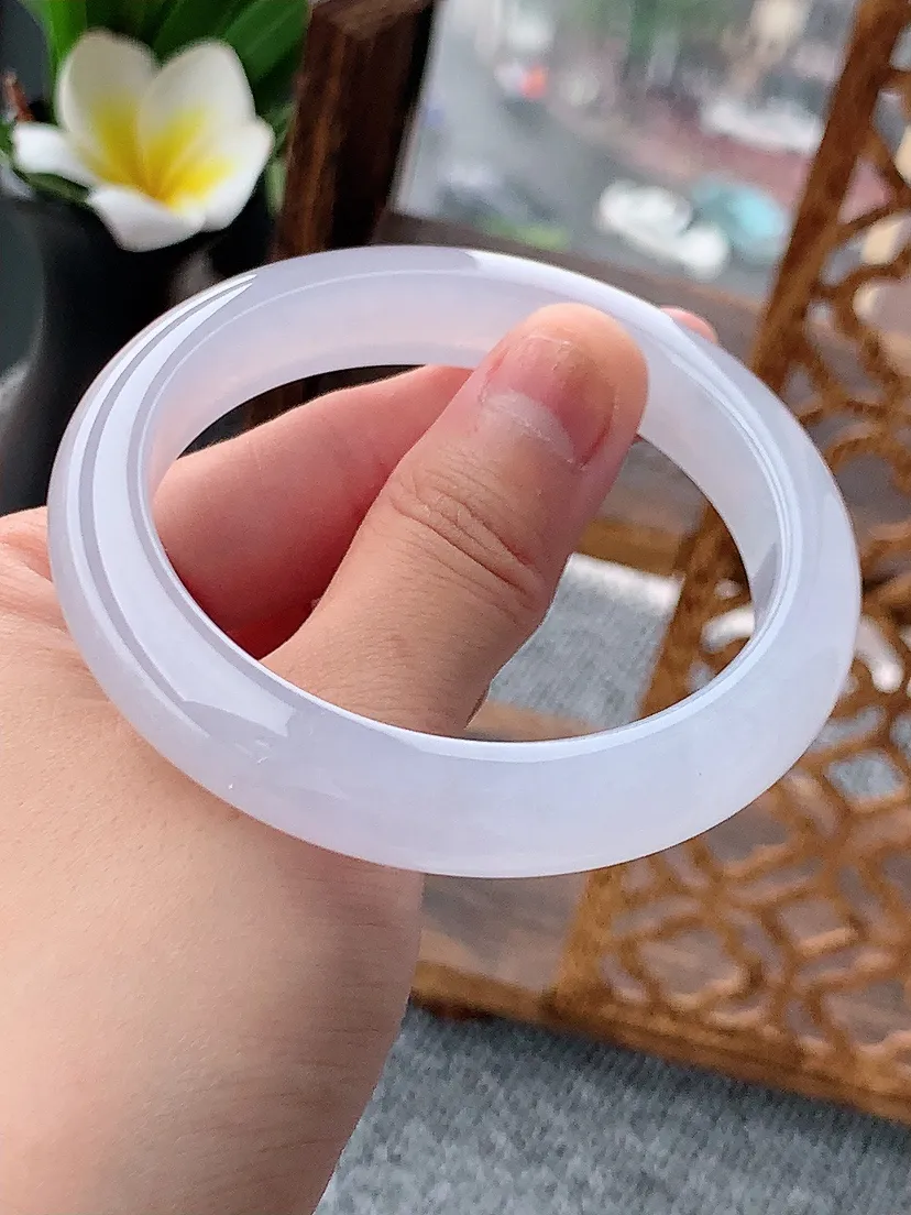 天然A货翡翠白月光正装正圈手镯55-56圈口尺寸55.5×11.3×8.3mm 重量55.46g 0620