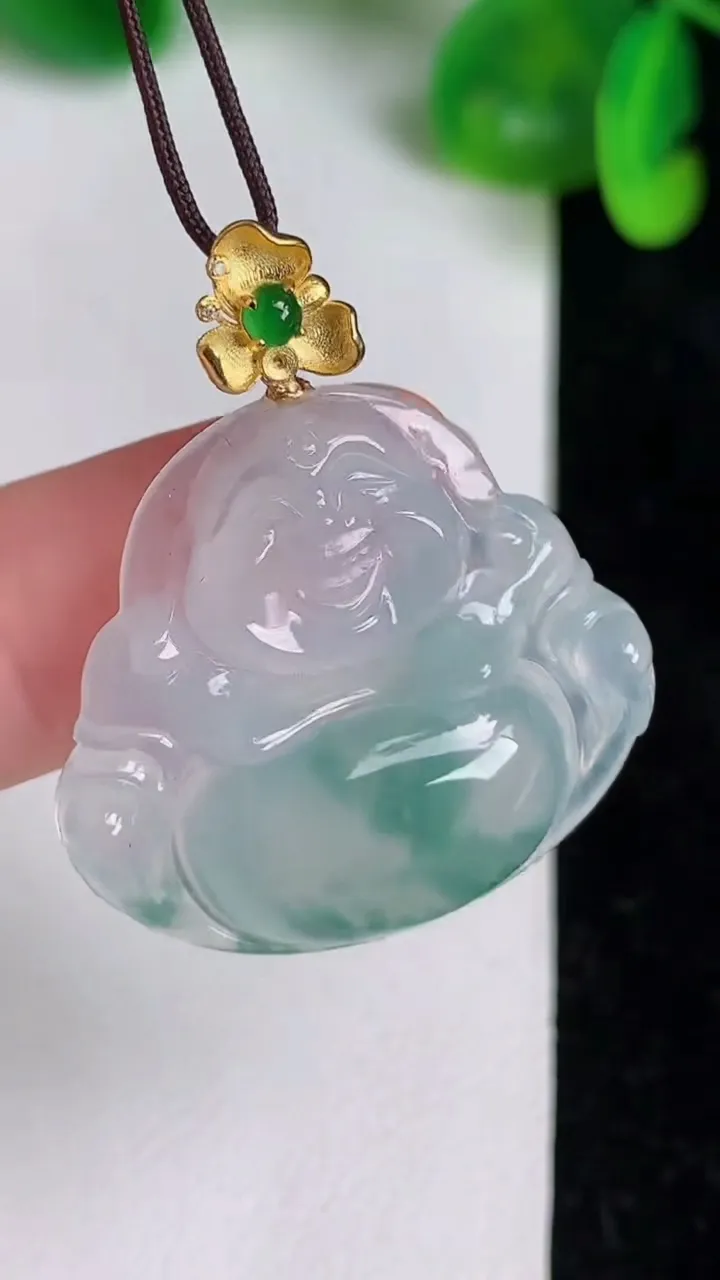 天然A货翡翠种飘花佛公吊坠，尺寸26-28.2-5.8，重量:4.99g
6月21日