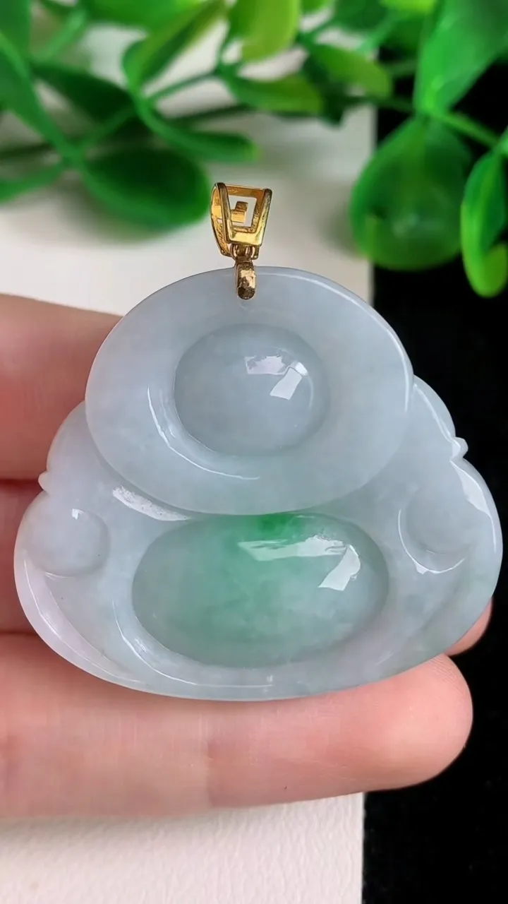 天然A货翡翠佛公吊坠，尺寸35.5-40.3-12.7，重量:29.68g
6月22日