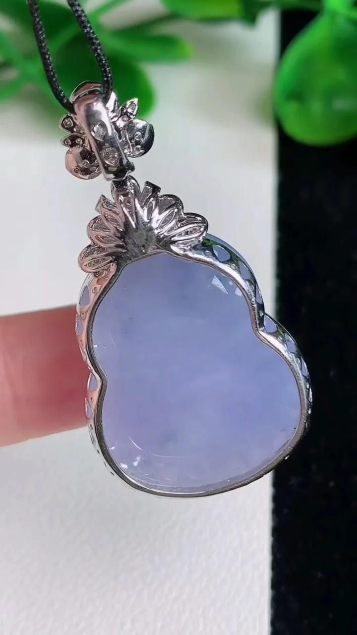 天然A货翡翠18k金紫罗兰葫芦吊坠，尺寸40.7-28-21.6-10.8，重量:11.63g
6月22日