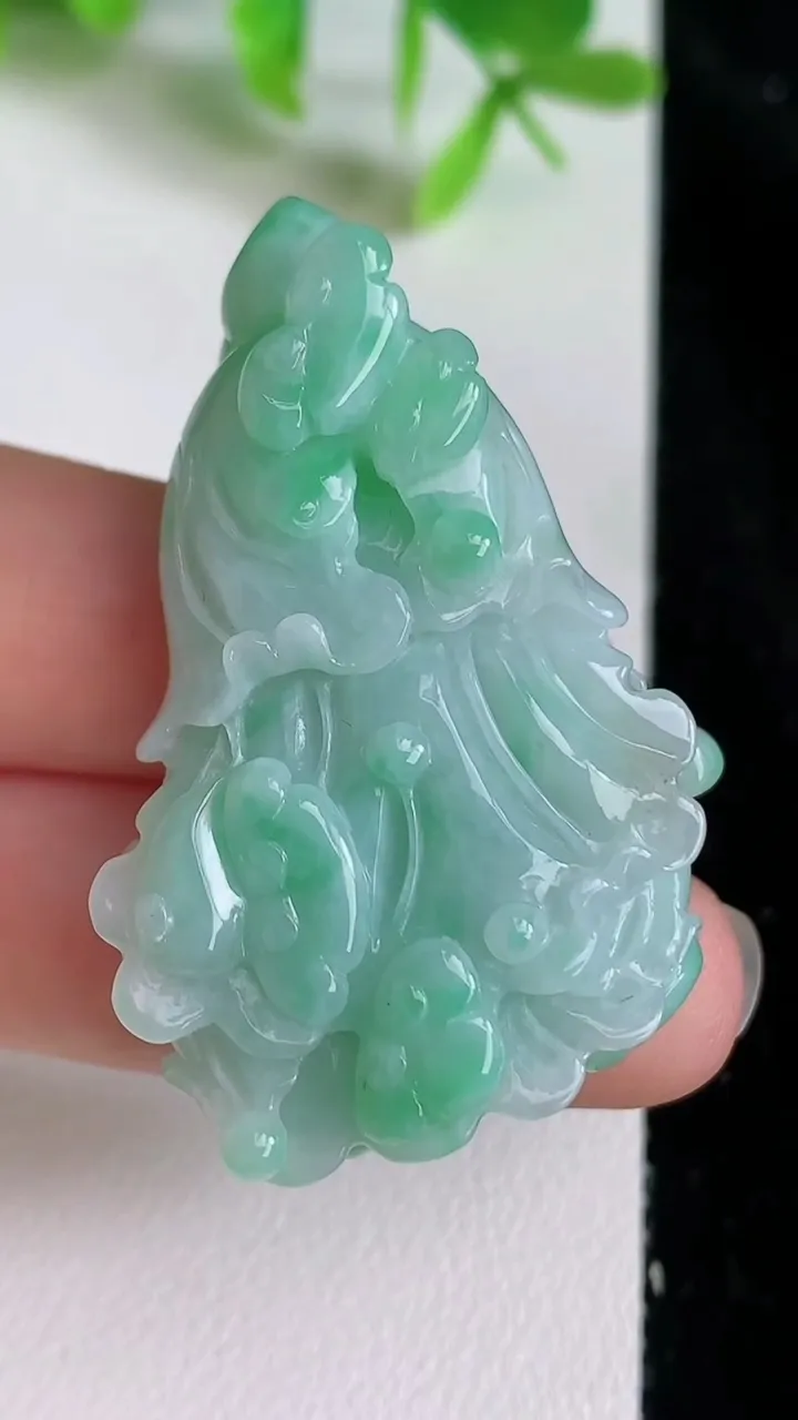 天然A货翡翠白菜吊坠，尺寸43-28-13，重量:22.28g
6月22日