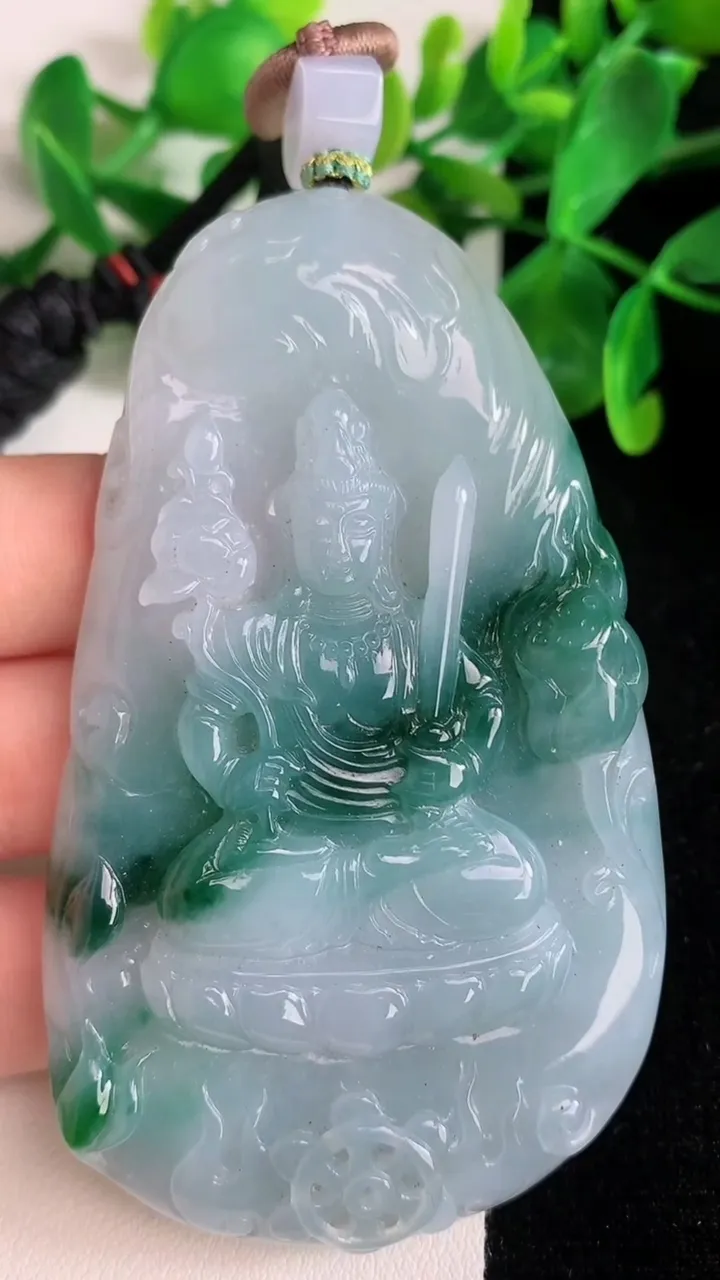 天然A货翡翠虚空藏观音菩萨吊坠，尺寸80.4-47.6-9，重量:67.65g
6月22日