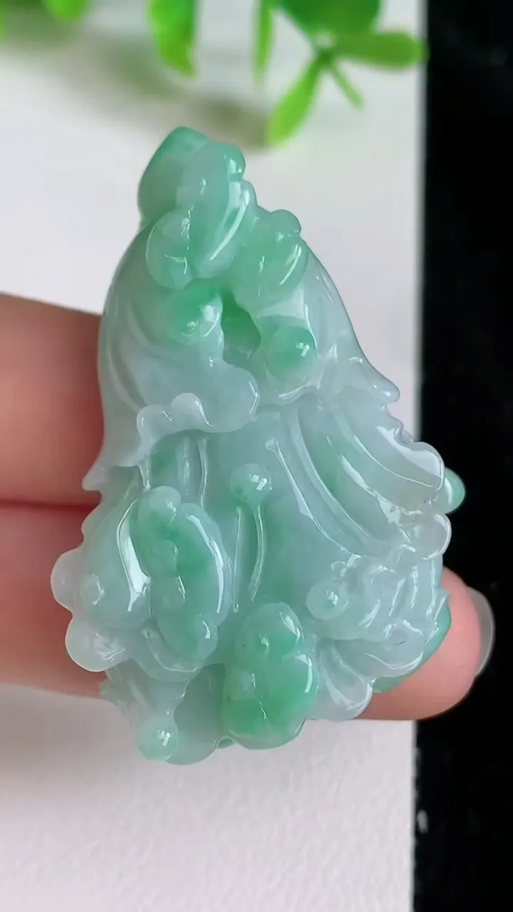 天然A货翡翠白菜吊坠，尺寸43-28-13，重量:22.28g
6月22日