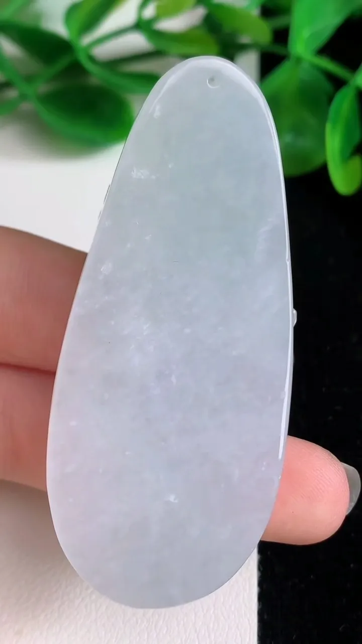 天然A货翡翠大势至观音菩萨吊坠，尺寸62-27-9.7，重量:27.72g
6月22日