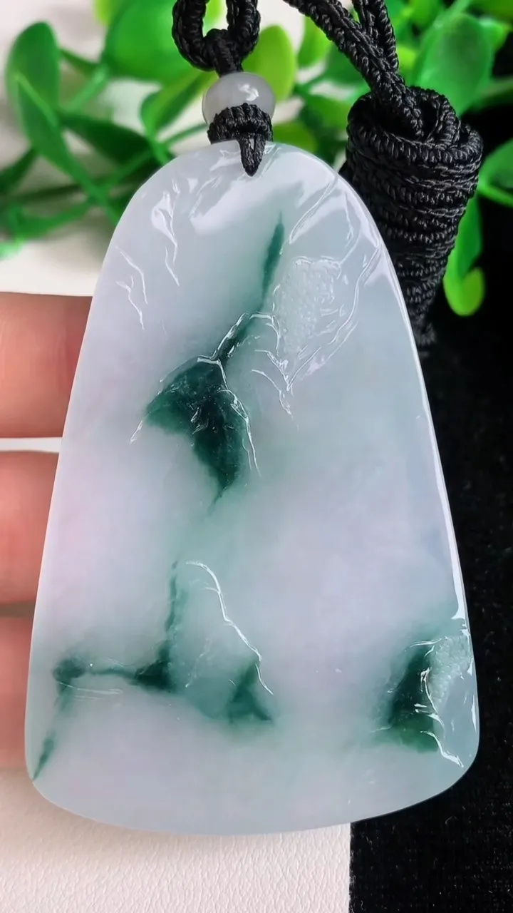 天然A货翡翠飘花山水大势至观音菩萨吊坠，尺寸69.4-45-5.3，重量:40.50g
6月22日