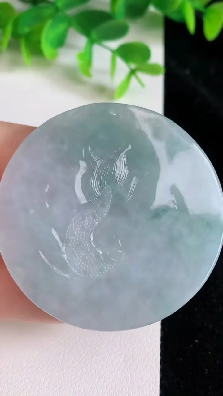 天然A货翡翠龙牌吊坠，尺寸53-5.4，重量:30.68g
6月22日