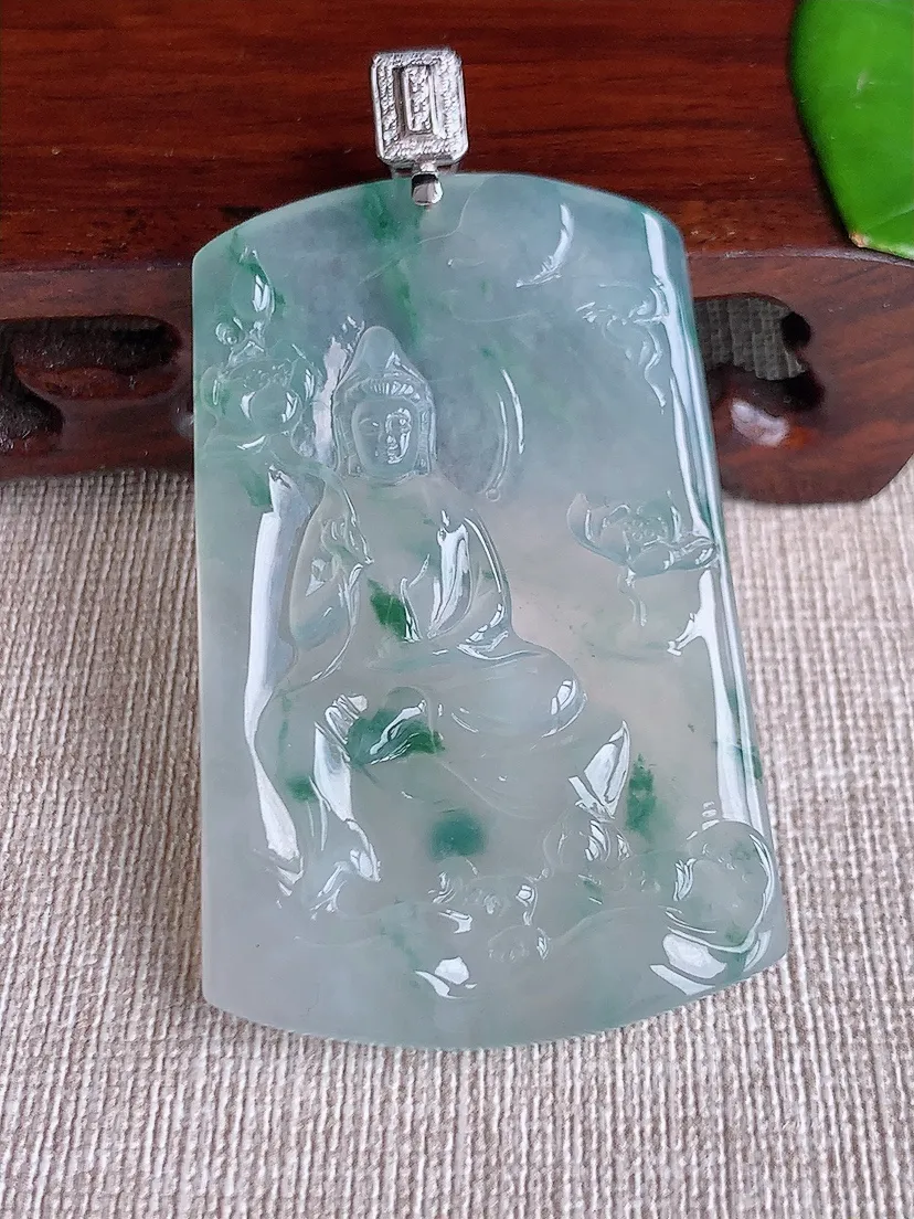 天然A货翡翠18K金伴飘花大势至菩萨吊坠 尺寸66×56.3×36×4.7m量26.48g 0621