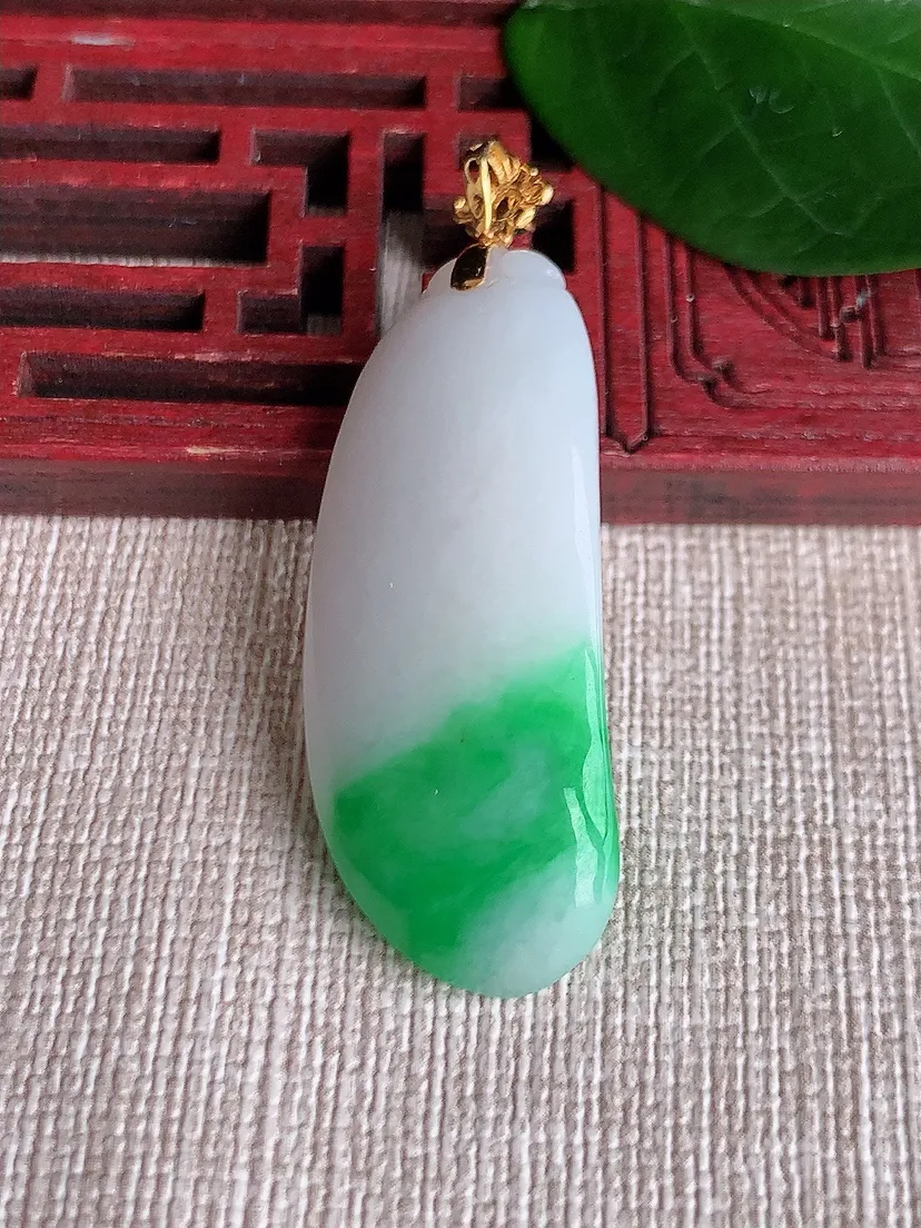 天然A货翡翠18K金扣头白底青飘阳绿福瓜吊坠尺寸45.5×38.5×15.5×9.7m量11.20g