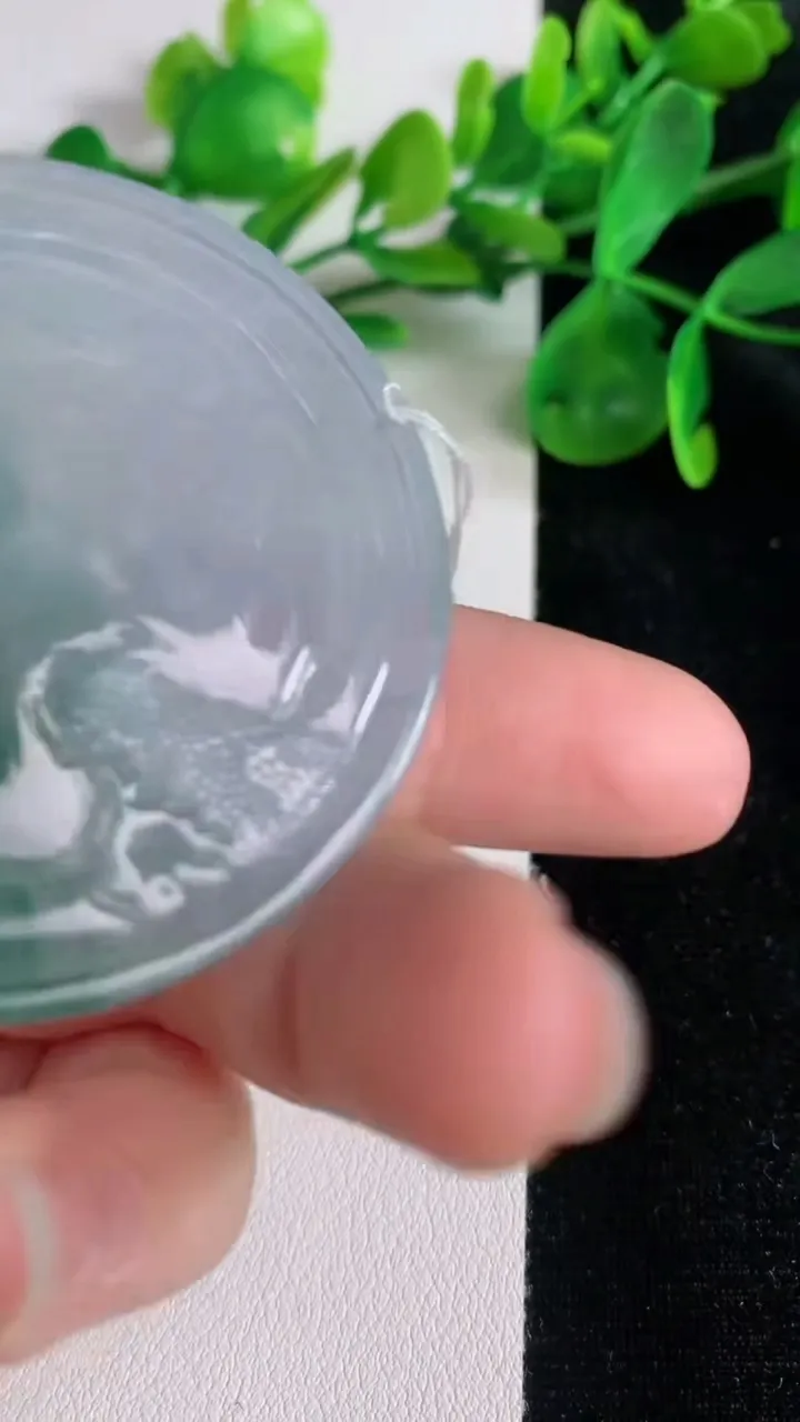 天然A货翡翠种飘花山水牌吊坠，尺寸53.4-5.7，重量:36.40g
6月22日