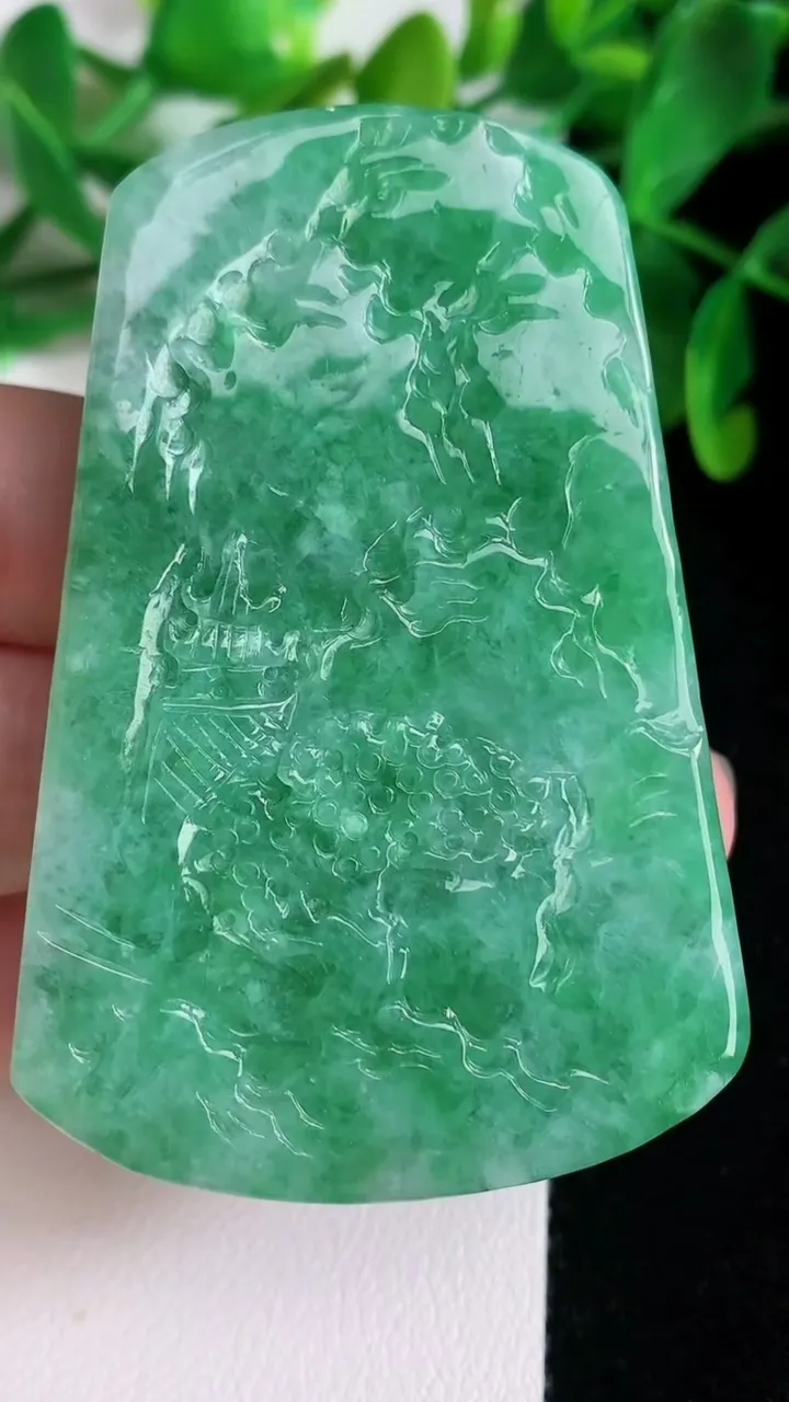 天然A货翡翠山水牌吊坠，尺寸62-42-11，重量:60.11g
6月22日