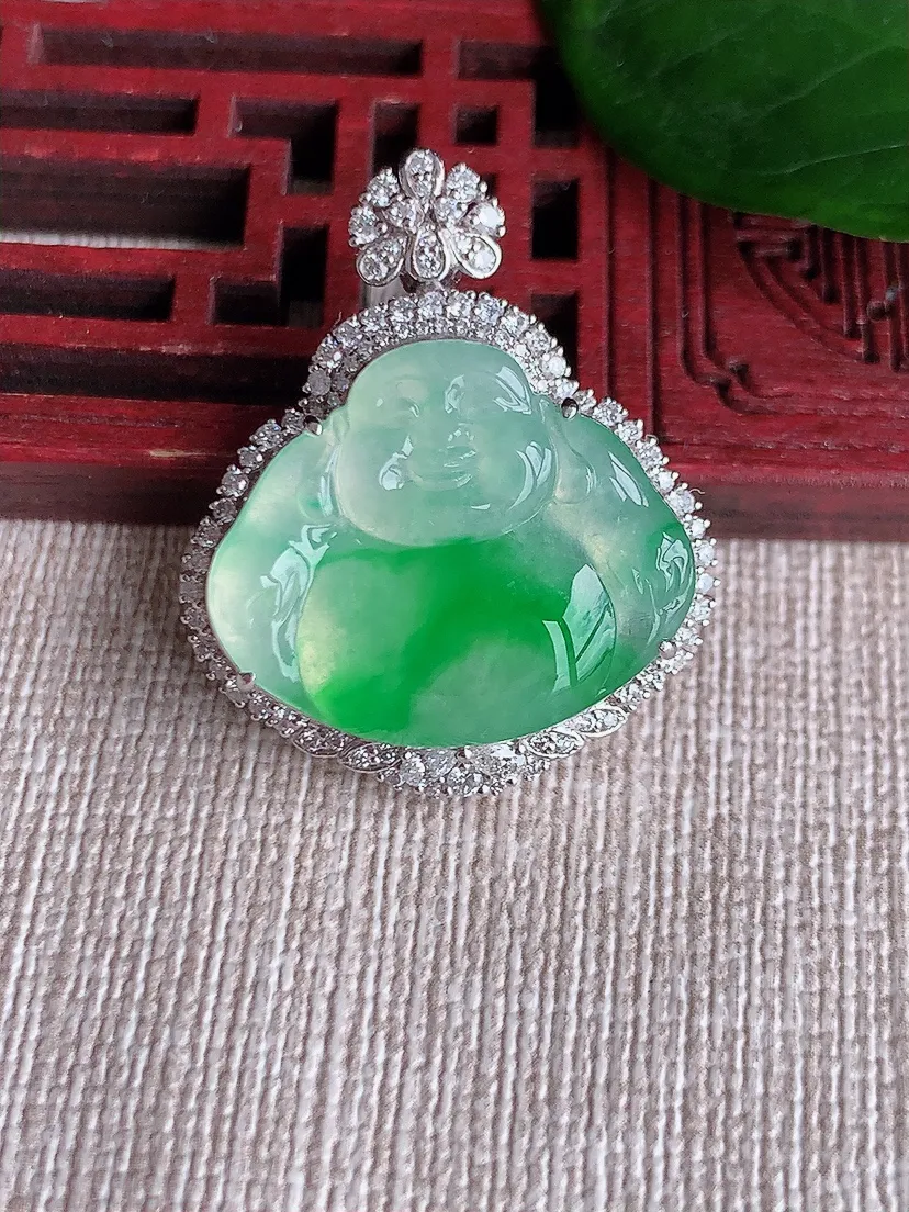 天然A货翡翠18K金伴飘阳绿佛公吊坠尺寸30.2×25.2×10.2裸石18.3×22.3m量8.64g 0621