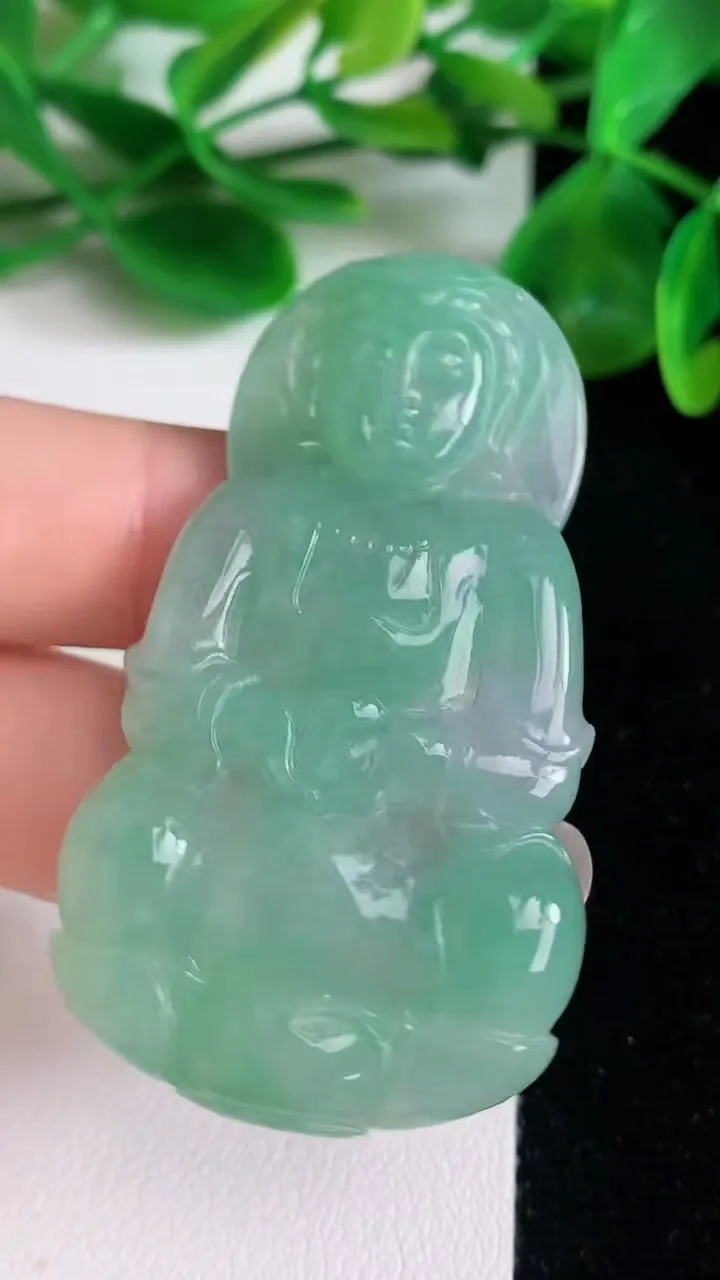 天然A货翡翠观音菩萨吊坠，尺寸5493-31-5.8，重量:19.00g
6月22日