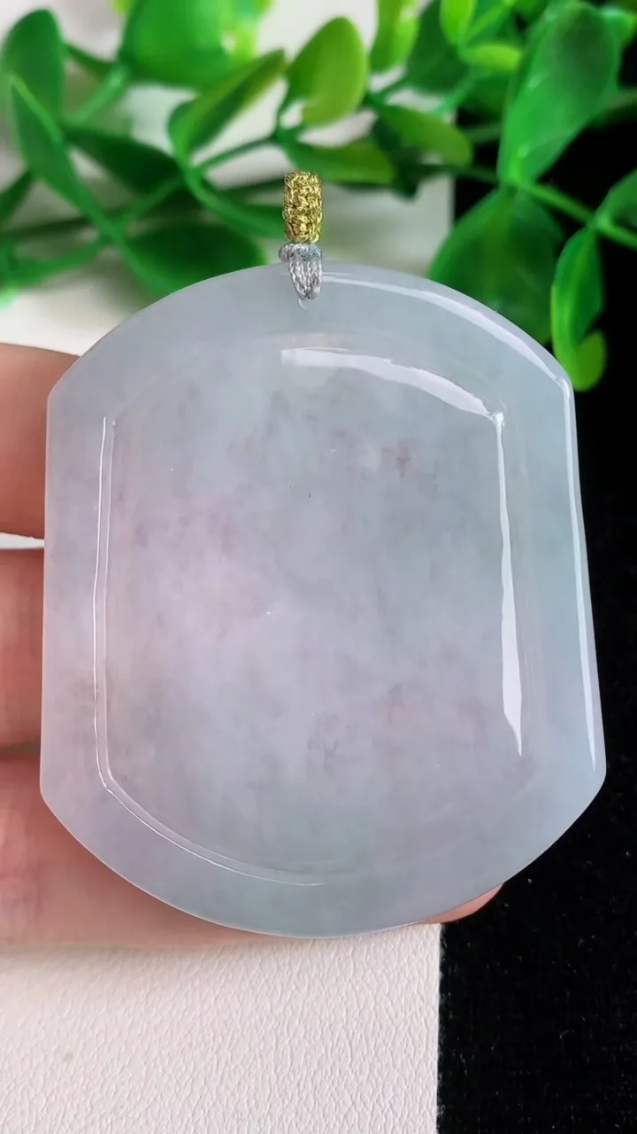 天然A货翡翠飘花生肖马吊坠，尺寸53.3-44.8-6，重量:28.16g
6月22日
