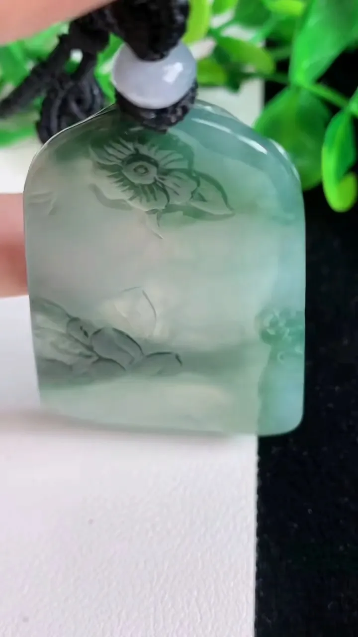 天然A货翡翠文殊菩萨吊坠，尺寸60-39.3-5.3，重量:31.87g
6月22日