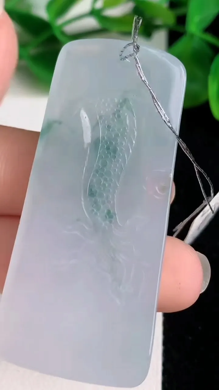 天然A货翡翠飘花祥龙大势至观音菩萨吊坠，尺寸55.4-25.5-5.，重量:17.97g
6月22日