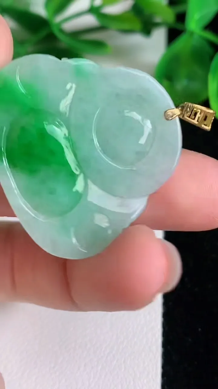 天然A货翡翠佛公吊坠，尺寸30-33-5，重量:9.10g
6月22日
