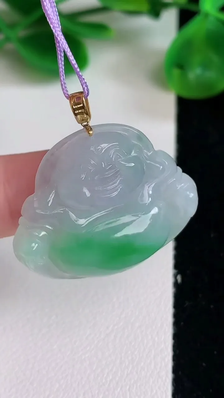 天然A货翡翠佛公吊坠，尺寸26.2-31.7-5.8，重量:6.90g
6月22日