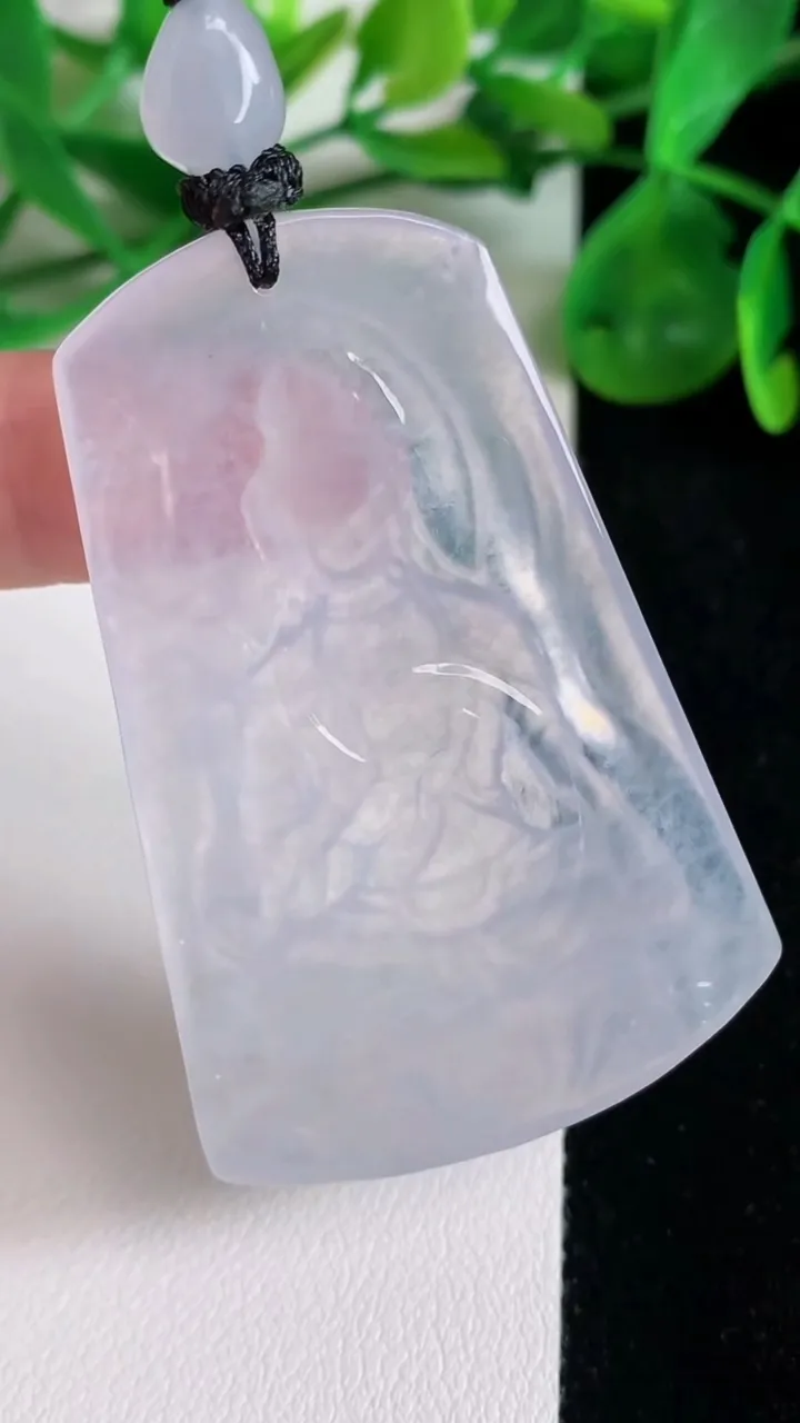 天然A货翡翠种白冰大势至观音菩萨吊坠，尺寸56.3-36.2-5，重量:25.34g
6月22日