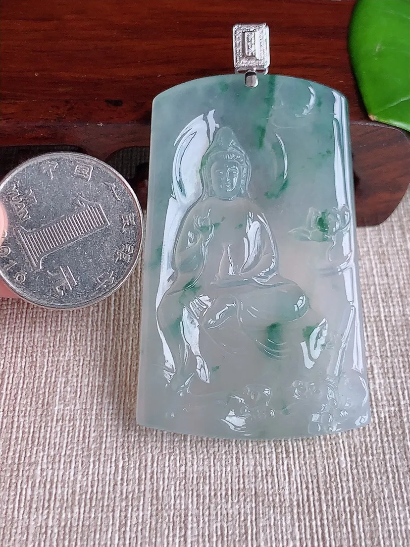 天然A货翡翠18K金伴飘花正装观音吊坠尺寸66×56.8×35×5m量27.66g 0621