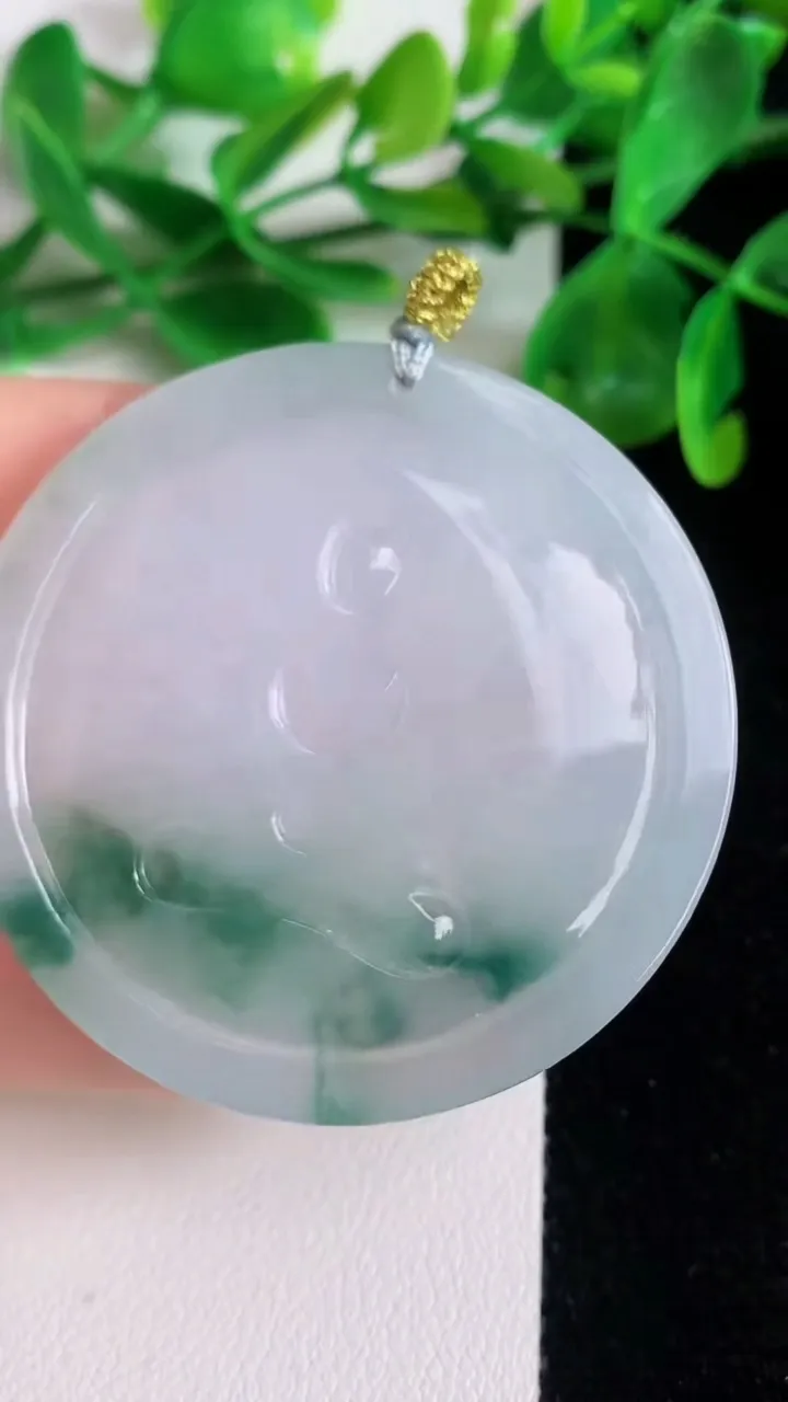 天然A货翡翠飘花千手观音吊坠，尺寸49.4-4.5，重量:25.16g
6月22日