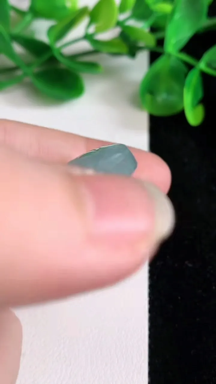 天然A货翡翠虚空藏观音菩萨吊坠，尺寸43-41.4-5.5，重量:20.25g
6月22日