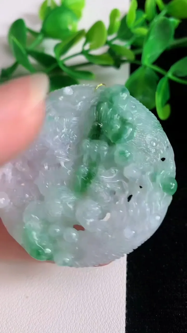 天然A货翡翠龙牌吊坠，尺寸53.3-11.8，重量:50.13g
6月22日