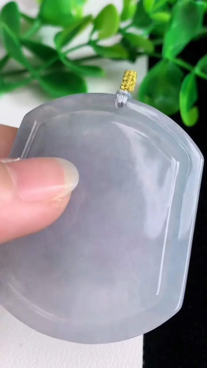 天然A货翡翠观音头吊坠，尺寸51.4-43.4-5.7，重量:28.00g
6月22日
