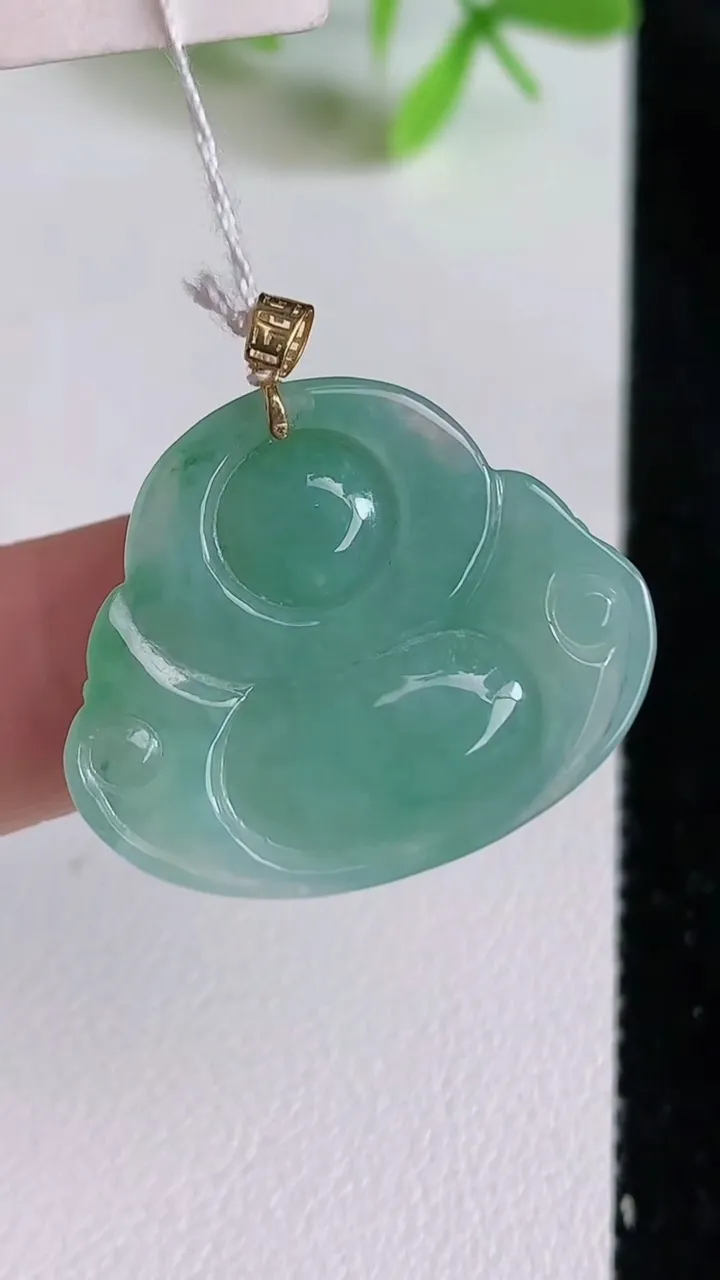 天然A货翡翠佛公吊坠，尺寸22.2-26.2-5.6，重量:5.21g
6月22日
