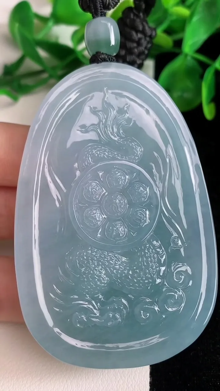 天然A货翡翠祥龙虚空藏观音菩萨吊坠，尺寸70.2-45.5-10，重量:71.54g
6月22日