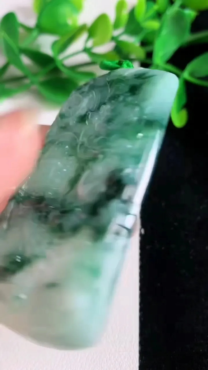 天然A货翡翠文殊菩萨吊坠，尺寸62-42-5.6，重量:32.08g
6月22日
