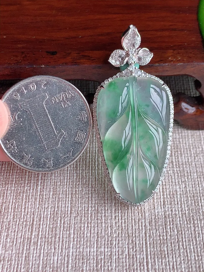 天然A货翡翠18K金伴飘花叶子金枝玉叶吊坠尺寸45.4×20×7.7裸石31.2×18m量7.70g 0621