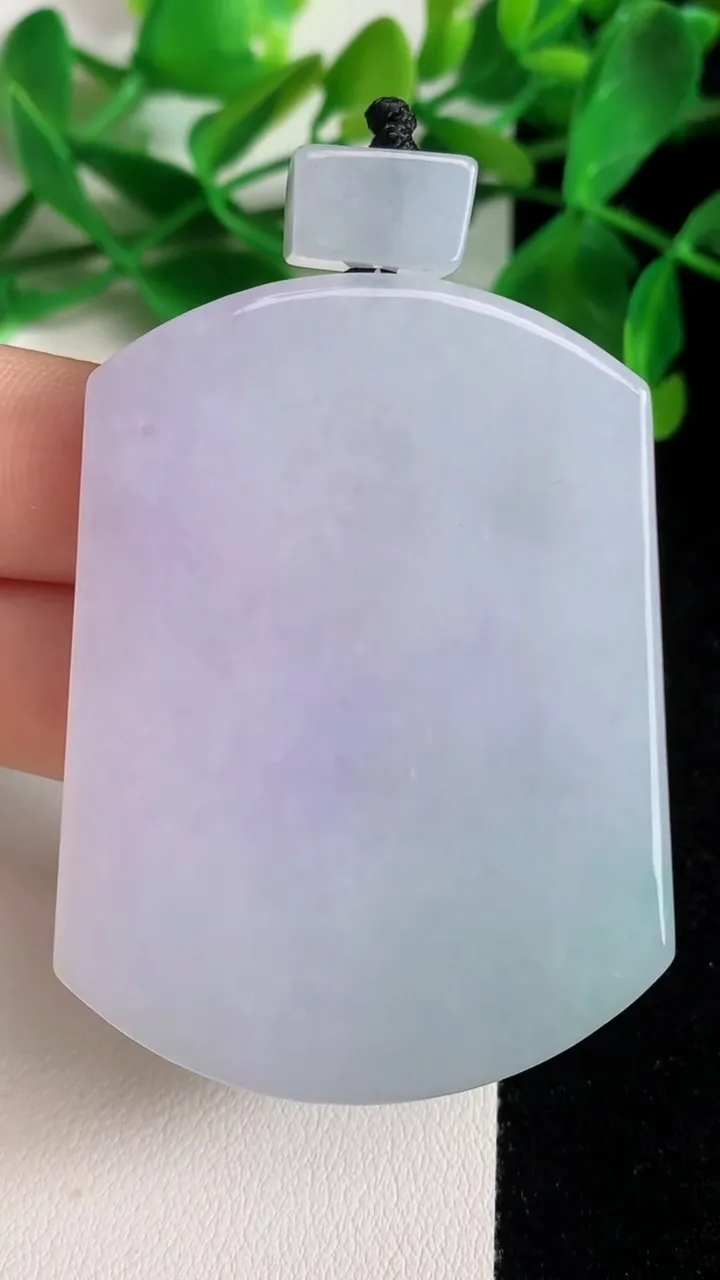天然A货翡翠春带彩紫罗兰无事牌吊坠，尺寸54-40.3-6.2，重量:40.64g
6月22日