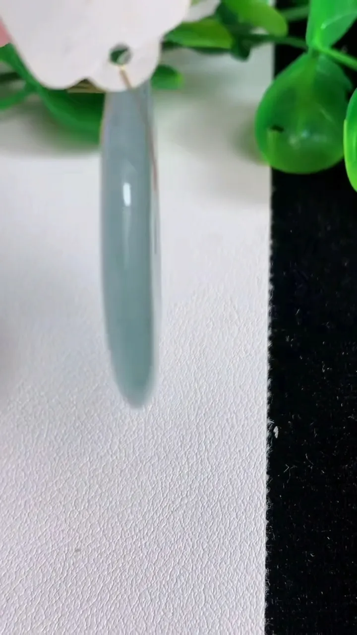 天然A货翡翠飘花平安扣吊坠，尺寸40-5.2重量:17.74g
6月22日