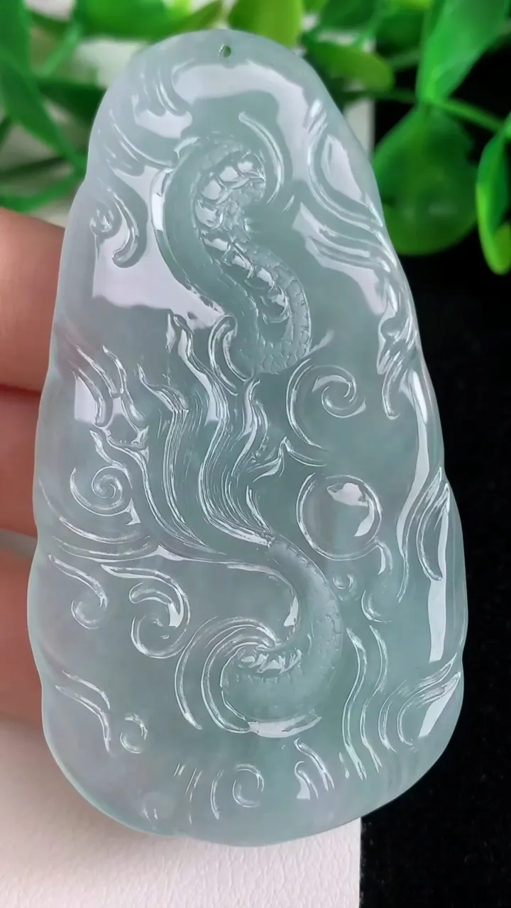 天然A货翡翠龙牌吊坠，尺寸73.7-40-8.2，重量:36.29g
6月22日