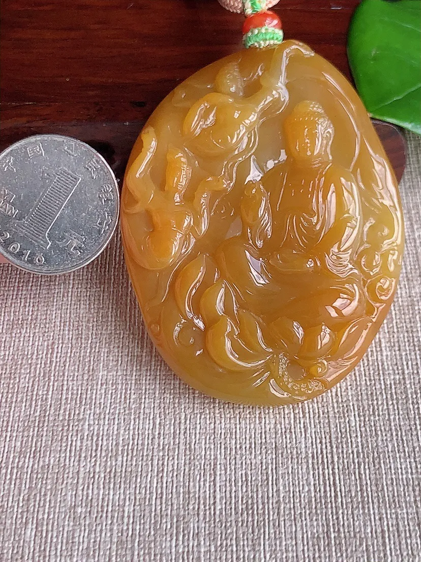 天然A货翡翠黄翡大日如来吊坠尺寸65.2×49.6×10m量65.60g 0621